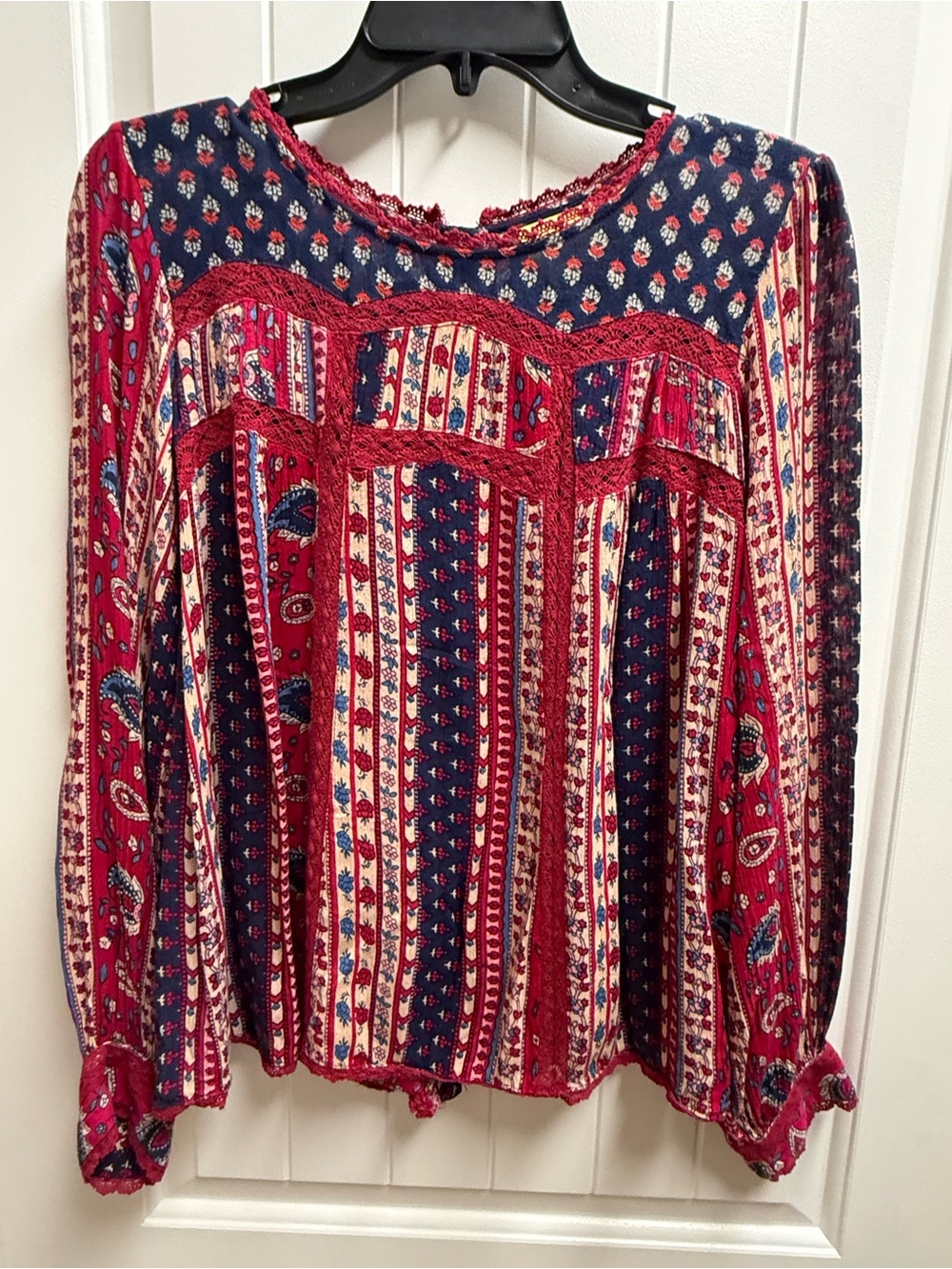 Maeve Anthropologie Burgundy  Navy Paisley Lace Trim Button Back Blouse Size 4